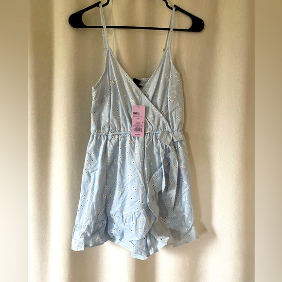 Wild Fable cloud blue floral romper - Picture 1 of 3